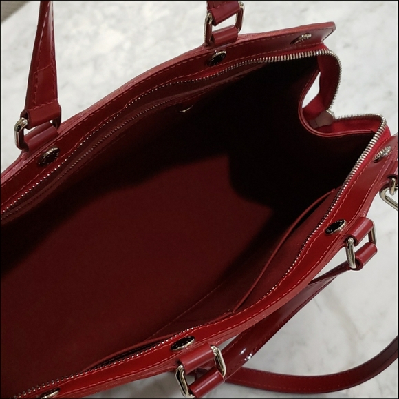 100% Authentic!! Red Louis Vuitton Epi Brea MM - Picture 9 of 10